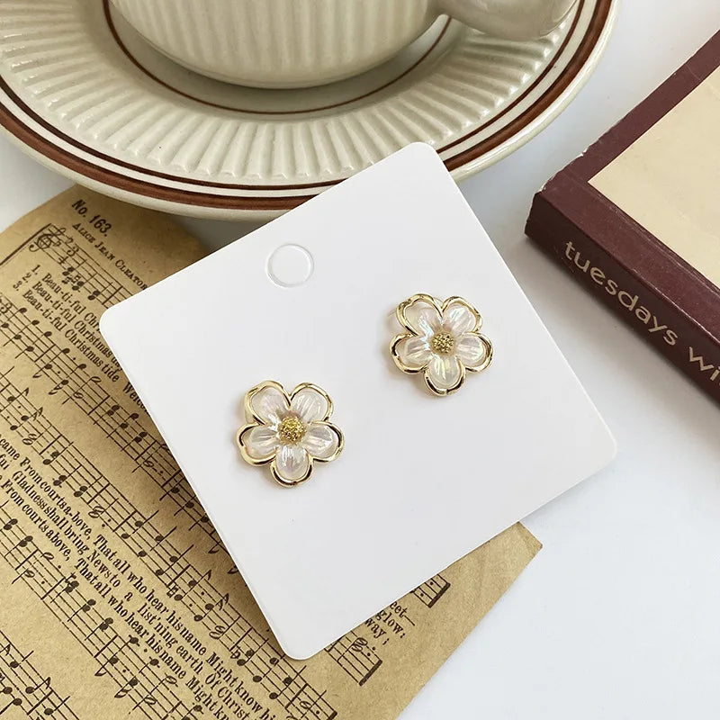 Cute Small White Flower Party Golden Acrylic Plant Floral Stud Elegant Korean Women Earrings Jewelry