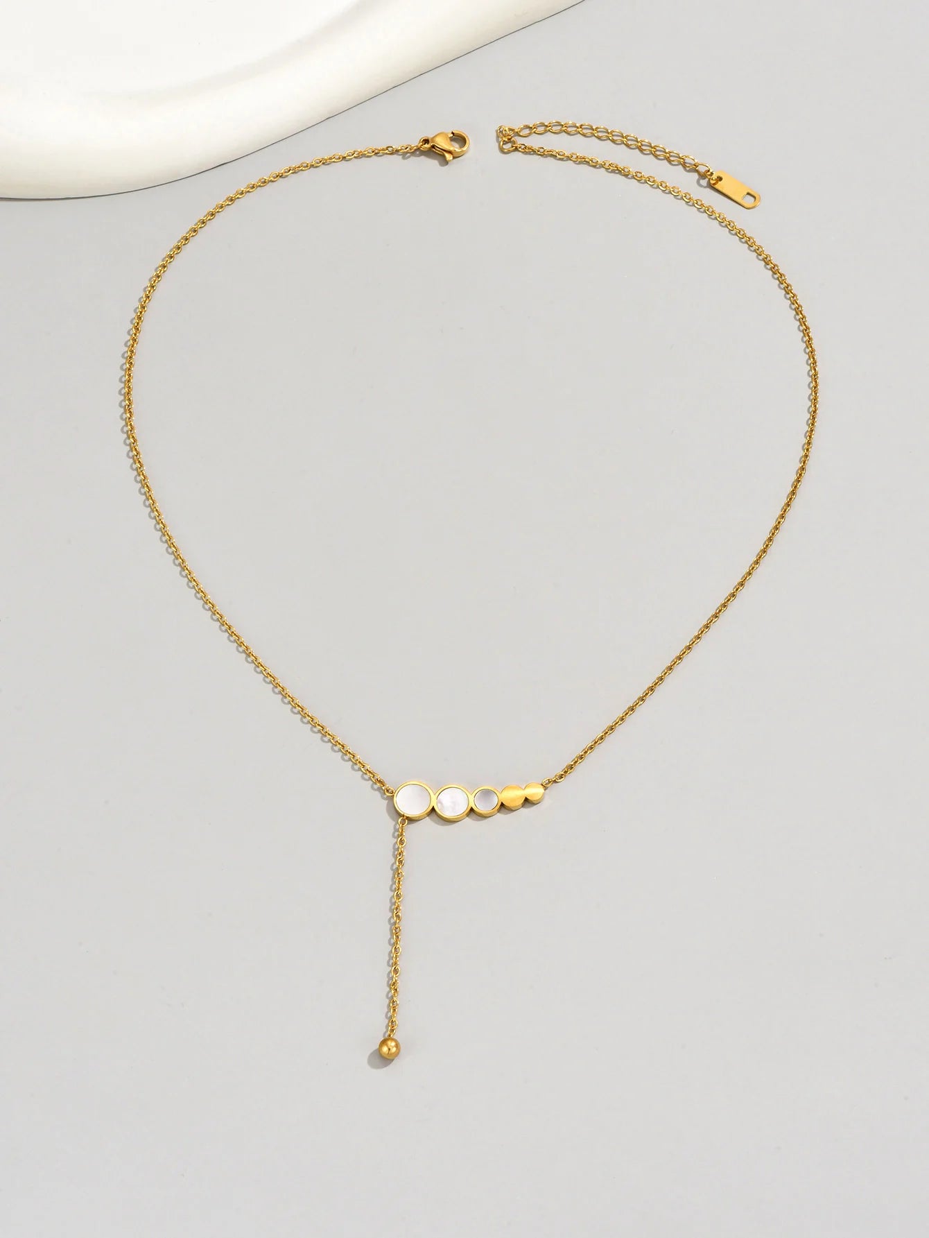 Inspirational Design Mother of Pearl Modern Elegance Precision Crafted Gold Women Necklace Jewelry
