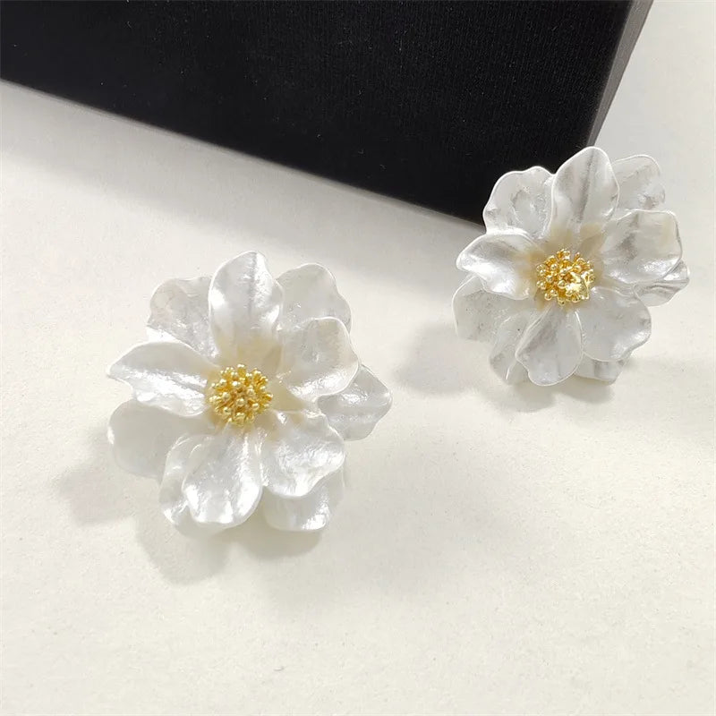 White Acrylic Flower Stud Folded Florals Korean Fashion Sweet Petals Irregular Gold Women Earrings
