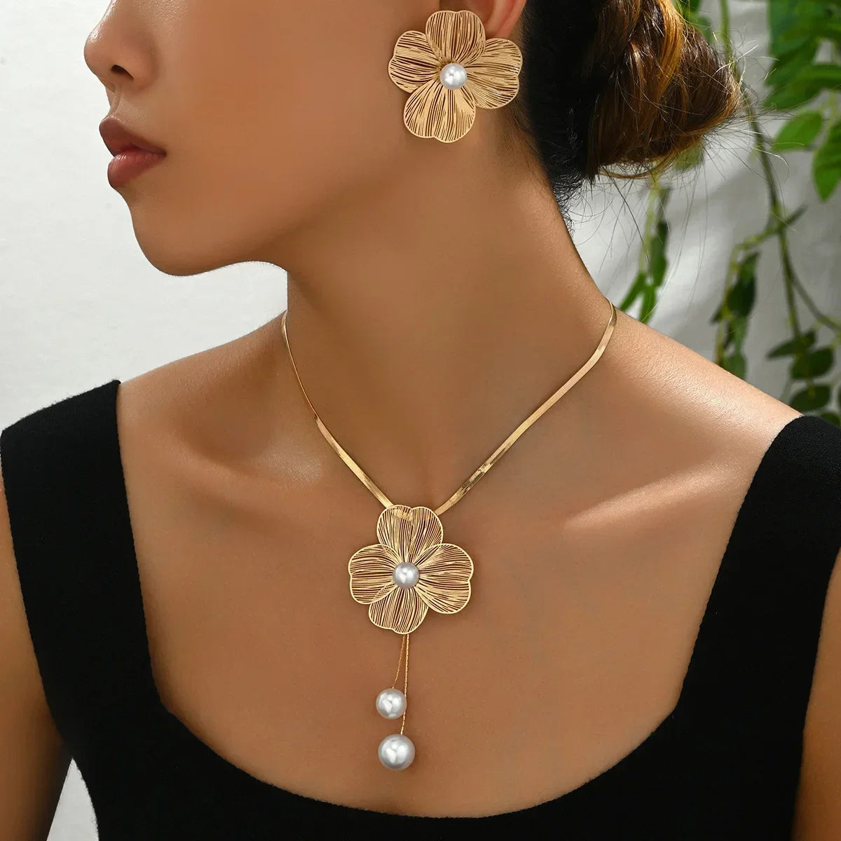 European White Flowers Inlaid Pearl Design Elegant Hanging Necklace Earrings Gold Women Jewelry Set
