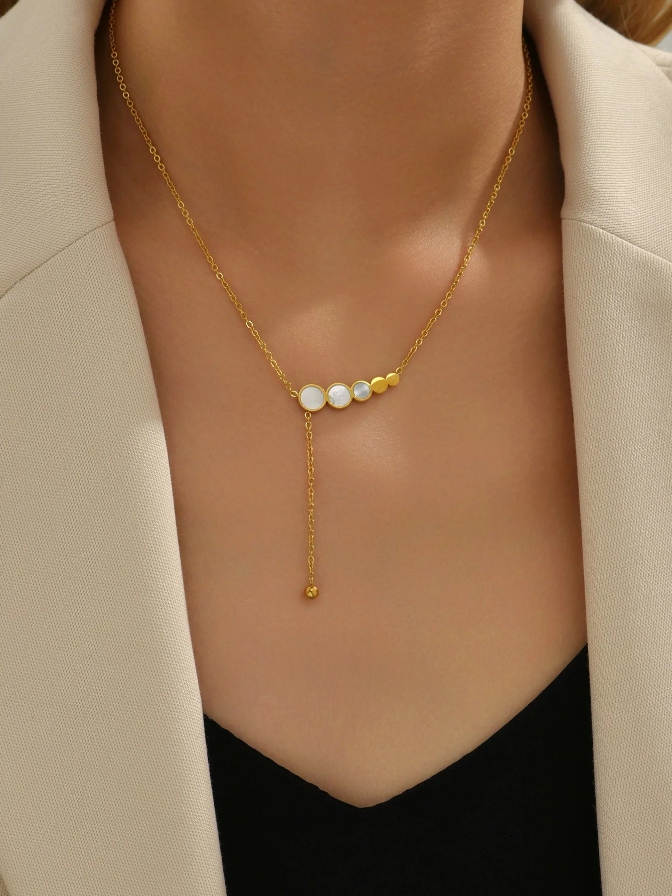 Inspirational Design Mother of Pearl Modern Elegance Precision Crafted Gold Women Necklace Jewelry