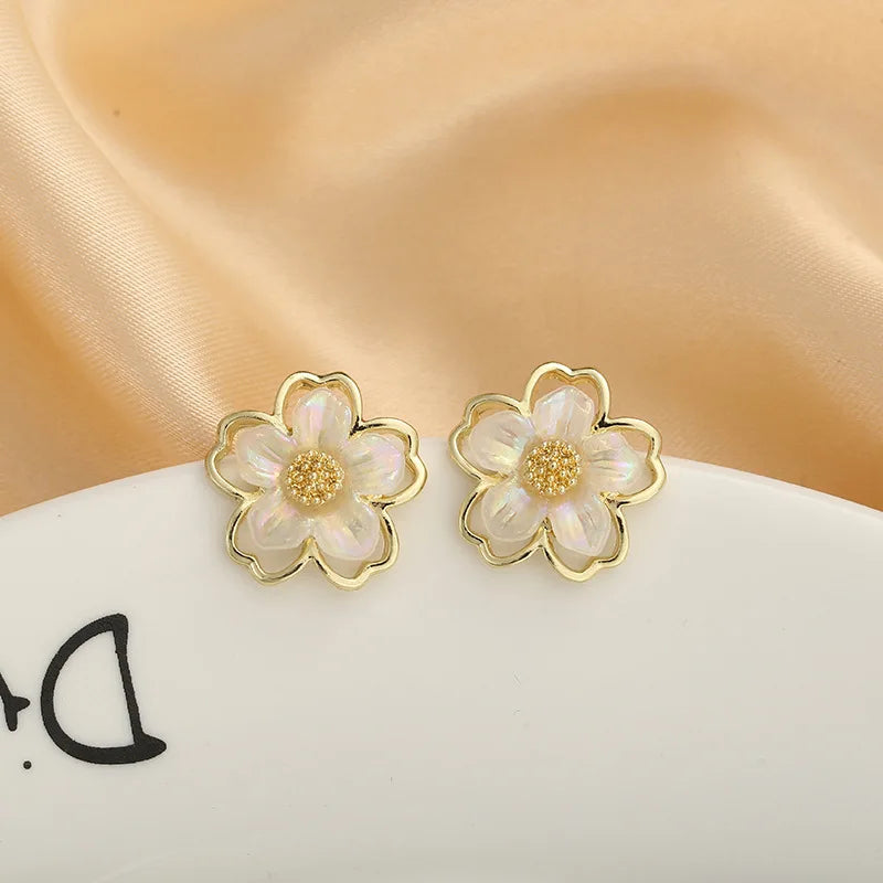 Cute Small White Flower Party Golden Acrylic Plant Floral Stud Elegant Korean Women Earrings Jewelry