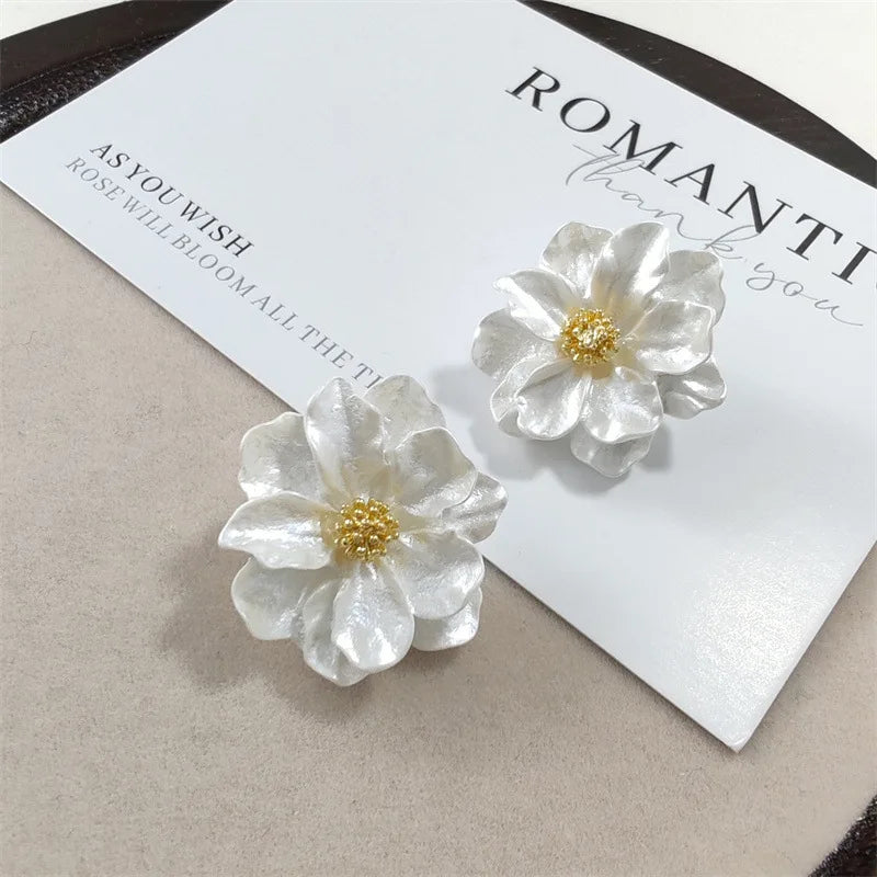 White Acrylic Flower Stud Folded Florals Korean Fashion Sweet Petals Irregular Gold Women Earrings