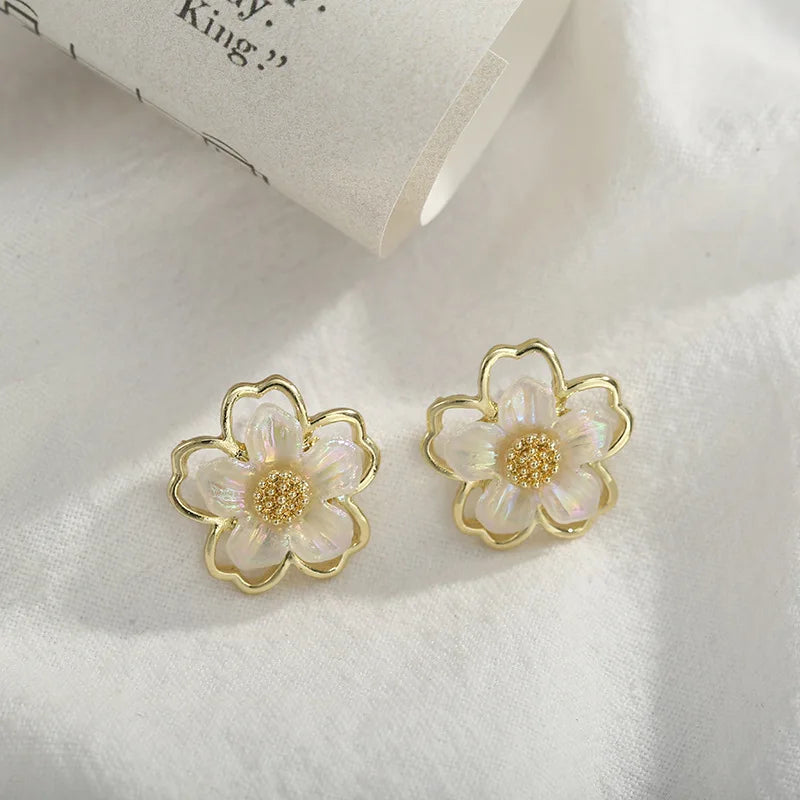 Cute Small White Flower Party Golden Acrylic Plant Floral Stud Elegant Korean Women Earrings Jewelry