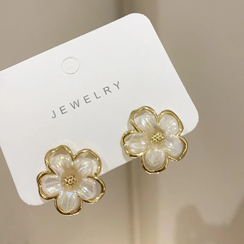 Cute Small White Flower Party Golden Acrylic Plant Floral Stud Elegant Korean Women Earrings Jewelry
