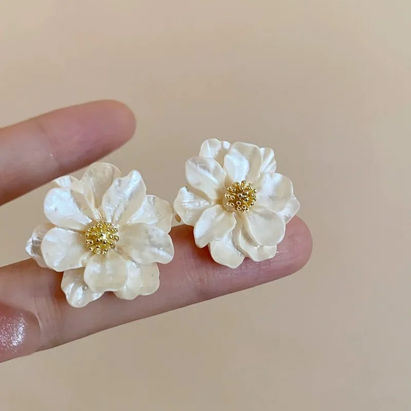 White Acrylic Flower Stud Folded Florals Korean Fashion Sweet Petals Irregular Gold Women Earrings