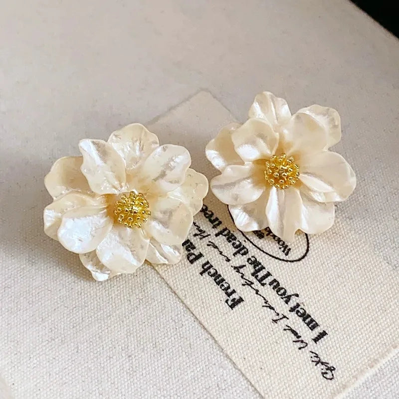 White Acrylic Flower Stud Folded Florals Korean Fashion Sweet Petals Irregular Gold Women Earrings