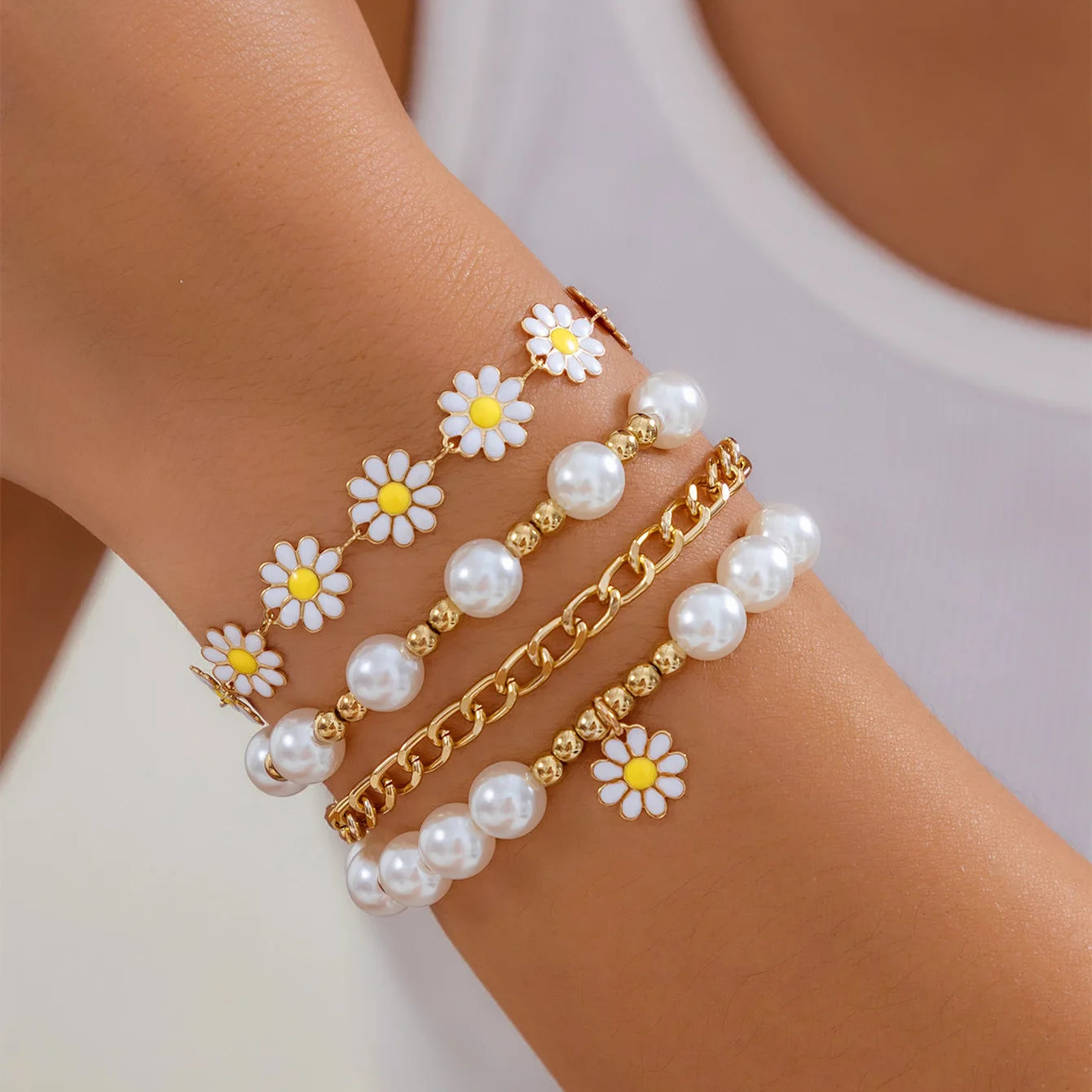 4pcs Vintage Small Daisy Flower Gold Pendant Pearl Bohemian Beaded Enamel Women Bracelet Set Gifts