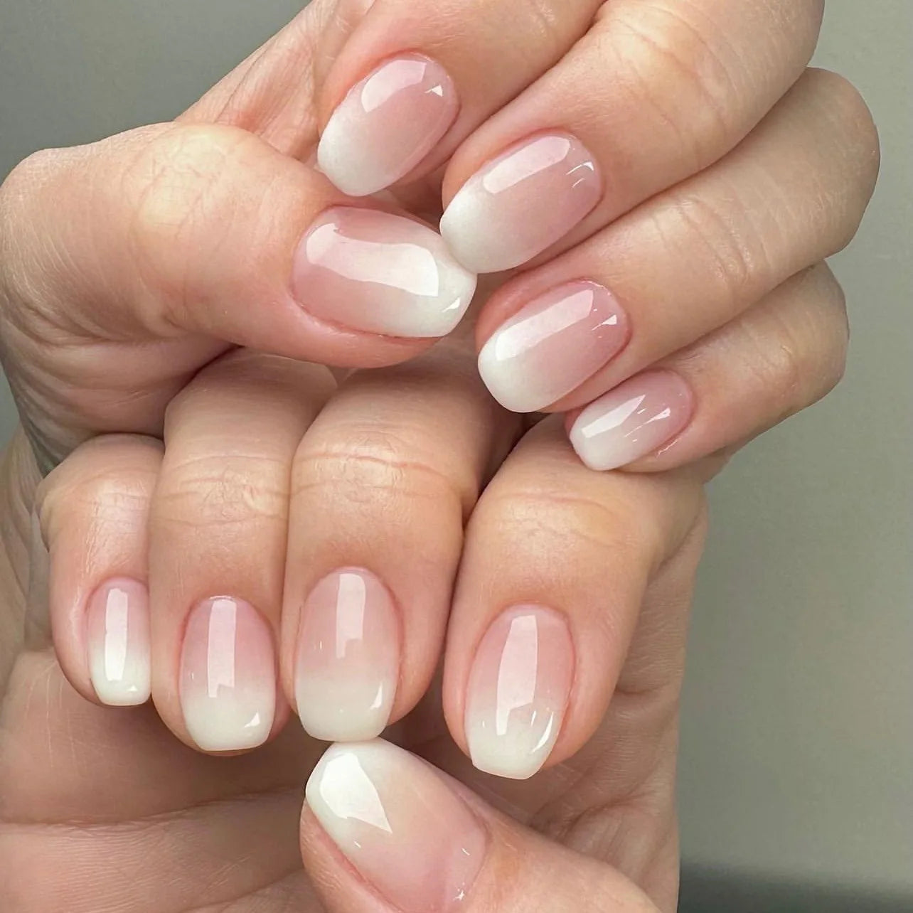 24pcs Simple Square Jelly Glue Gradient French Press on Fake False Nails Short Full Cover Nail Tips