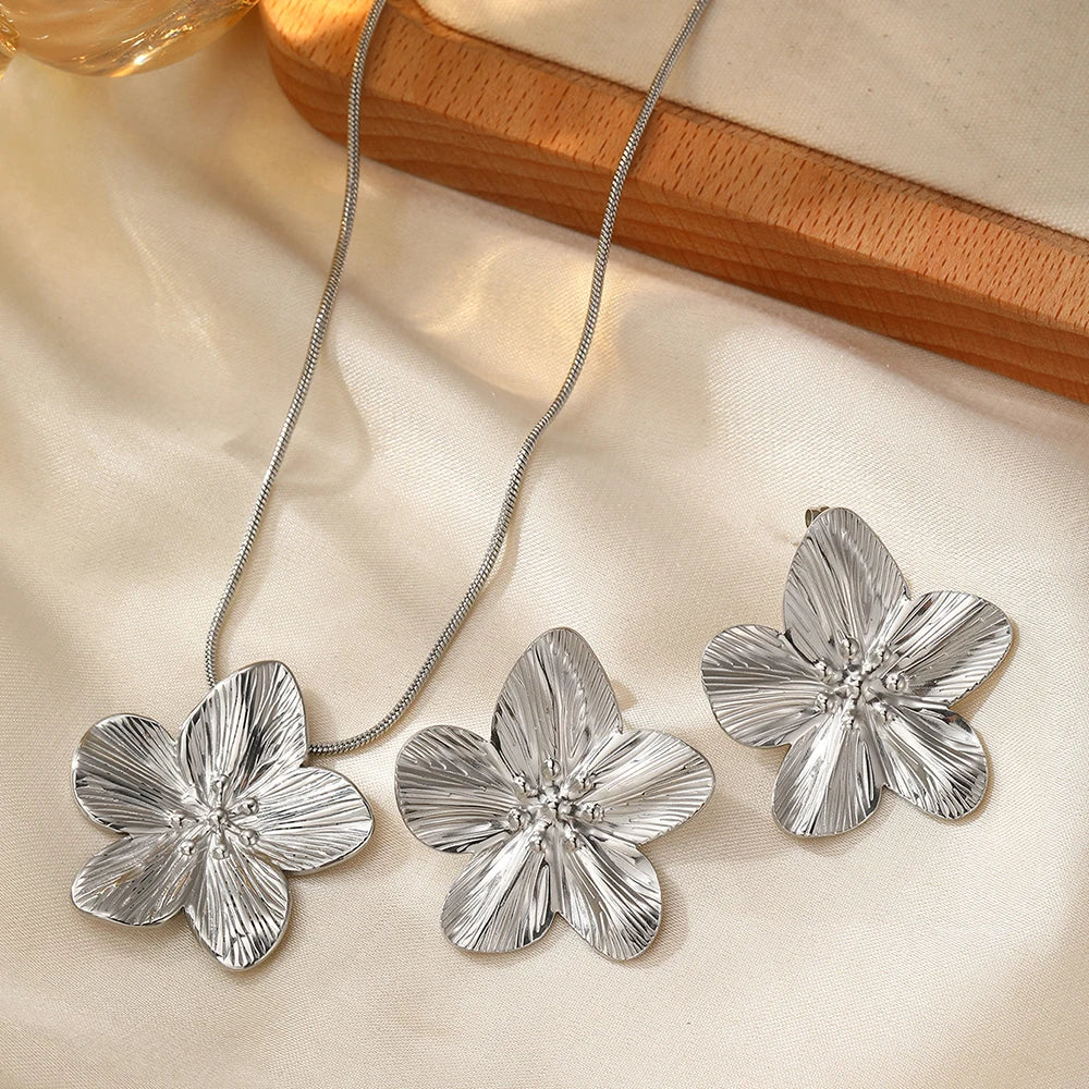 French Vintage Flower Charm Exaggerated Gold Silver Women Necklace Earrings Jewelry Set Gifts